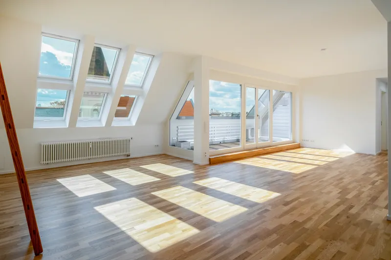 Penthouse mit zwei Dachterrassen,  Kamin und Aufzug nahe dem Landwehrkanal — photo 1